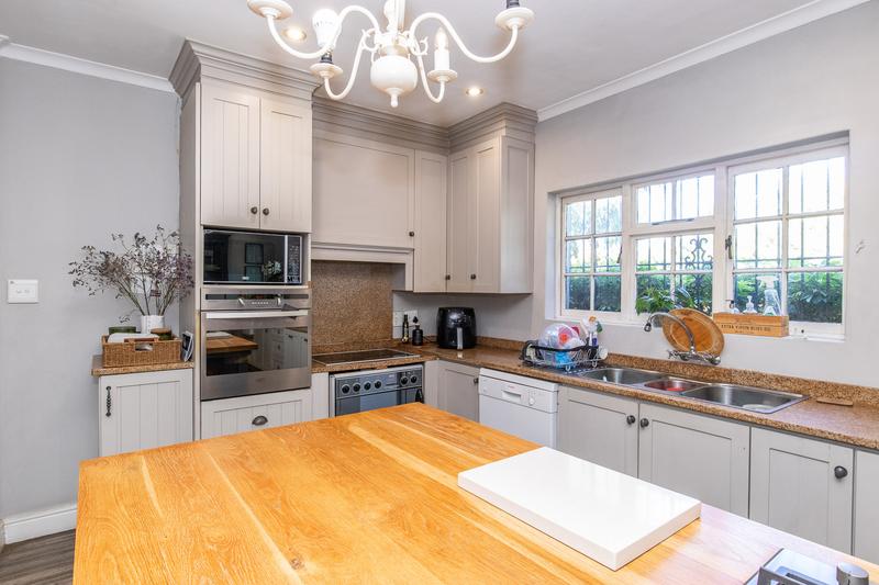 4 Bedroom Property for Sale in Constantia Western Cape